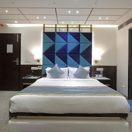 Hotel Pragati The Grand Ahmedabad Eksteriør billede
