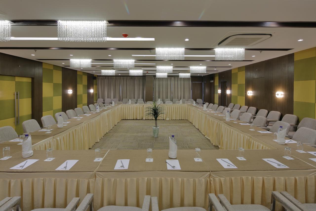 Hotel Pragati The Grand Ahmedabad Eksteriør billede