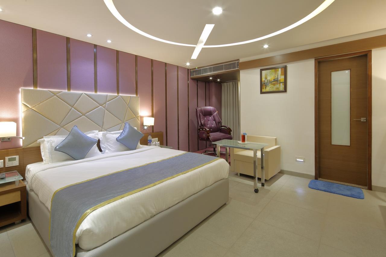 Hotel Pragati The Grand Ahmedabad Eksteriør billede