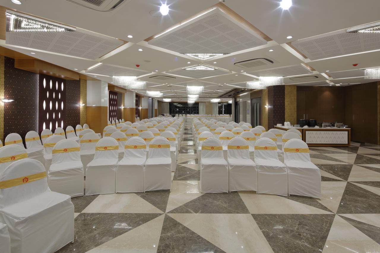 Hotel Pragati The Grand Ahmedabad Eksteriør billede