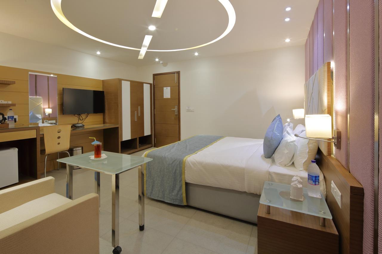 Hotel Pragati The Grand Ahmedabad Eksteriør billede