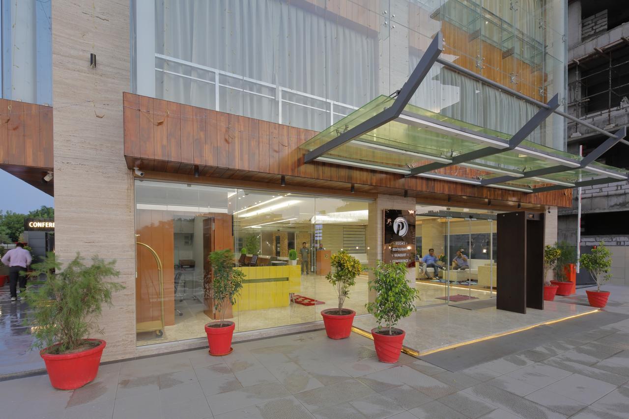 Hotel Pragati The Grand Ahmedabad Eksteriør billede