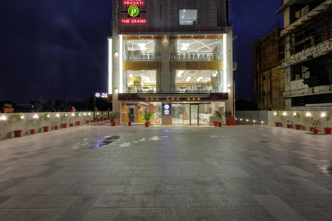 Hotel Pragati The Grand Ahmedabad Eksteriør billede