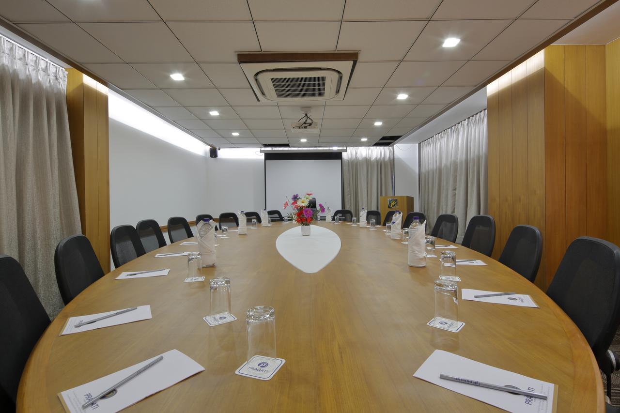 Hotel Pragati The Grand Ahmedabad Eksteriør billede