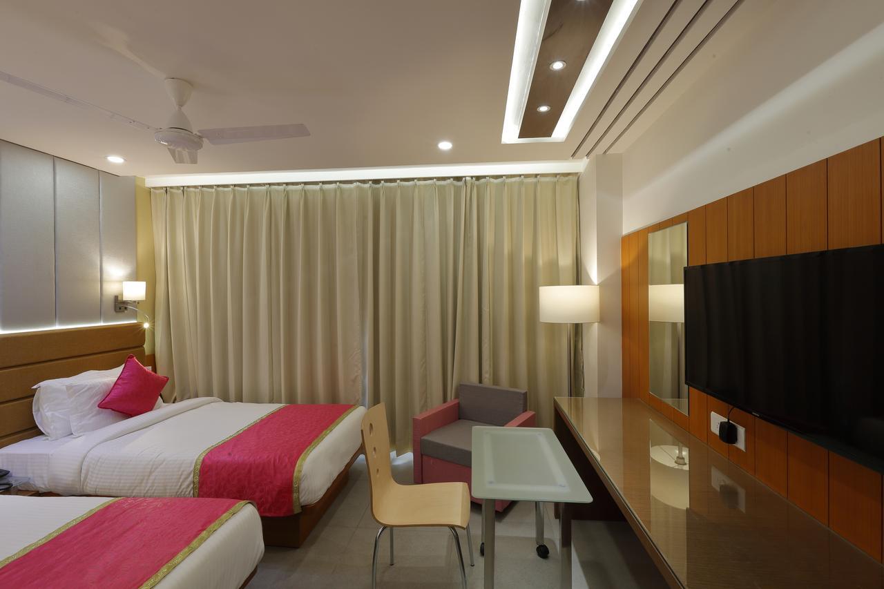 Hotel Pragati The Grand Ahmedabad Eksteriør billede