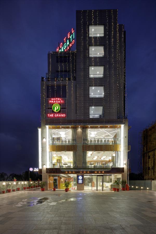 Hotel Pragati The Grand Ahmedabad Eksteriør billede