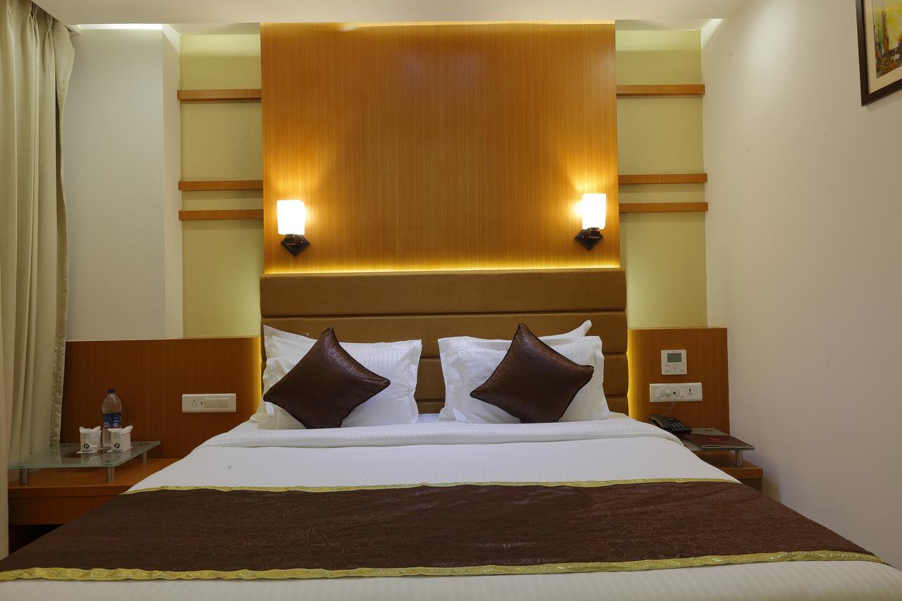 Hotel Pragati The Grand Ahmedabad Eksteriør billede
