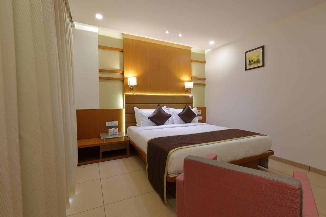 Hotel Pragati The Grand Ahmedabad Eksteriør billede