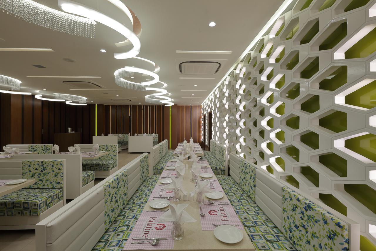 Hotel Pragati The Grand Ahmedabad Eksteriør billede