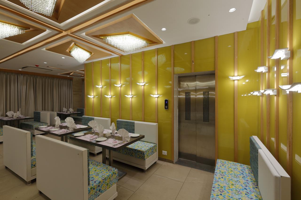 Hotel Pragati The Grand Ahmedabad Eksteriør billede