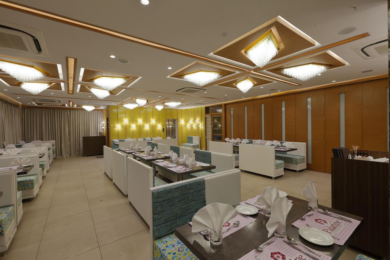 Hotel Pragati The Grand Ahmedabad Eksteriør billede