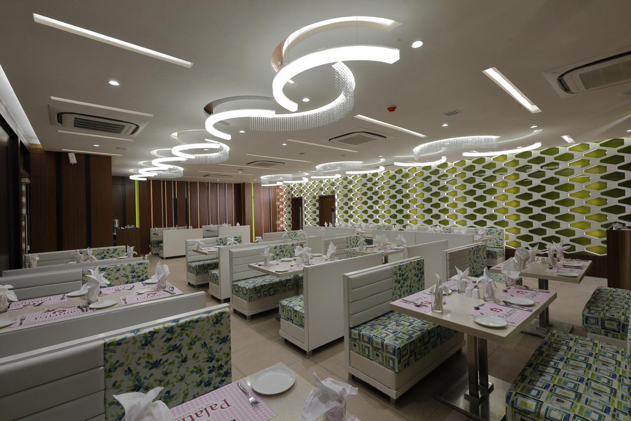 Hotel Pragati The Grand Ahmedabad Eksteriør billede
