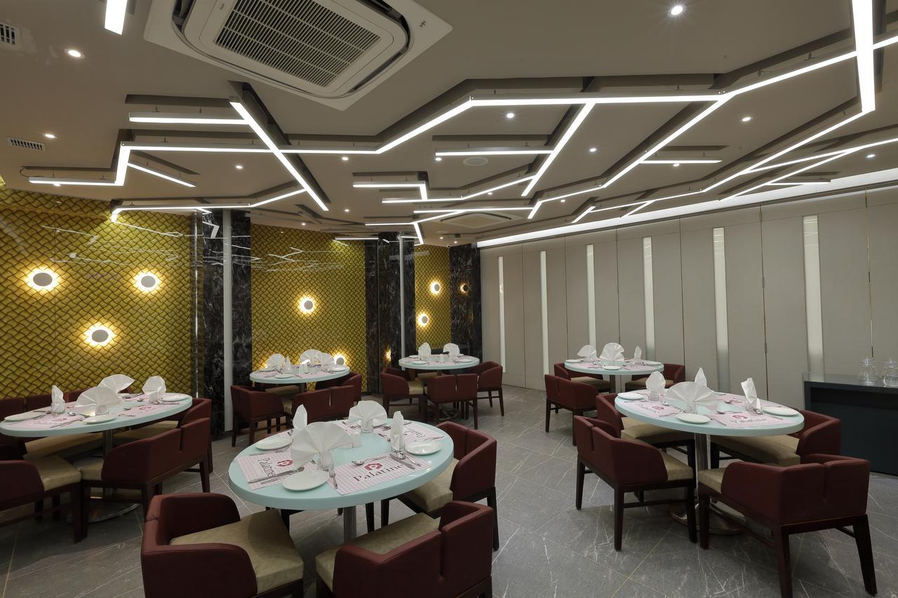 Hotel Pragati The Grand Ahmedabad Eksteriør billede