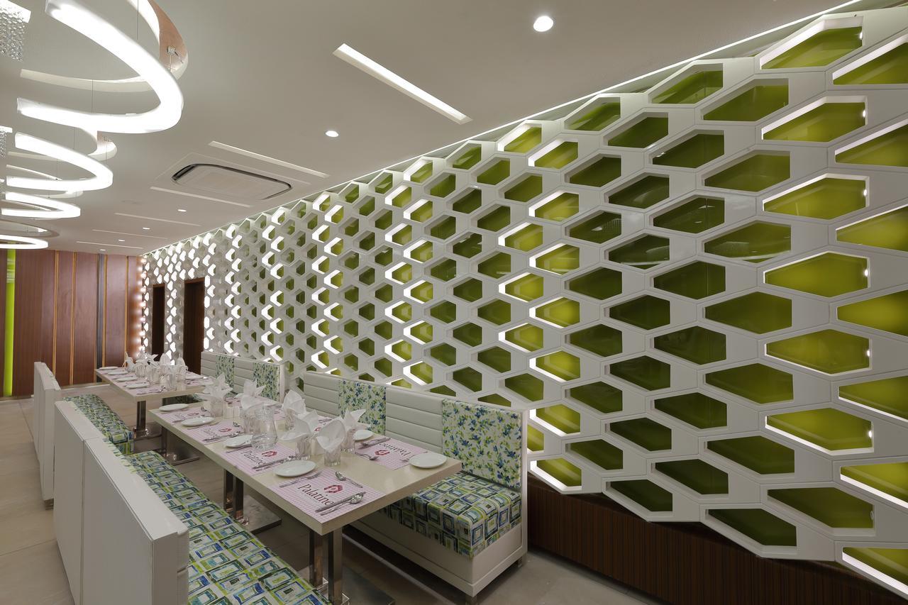 Hotel Pragati The Grand Ahmedabad Eksteriør billede