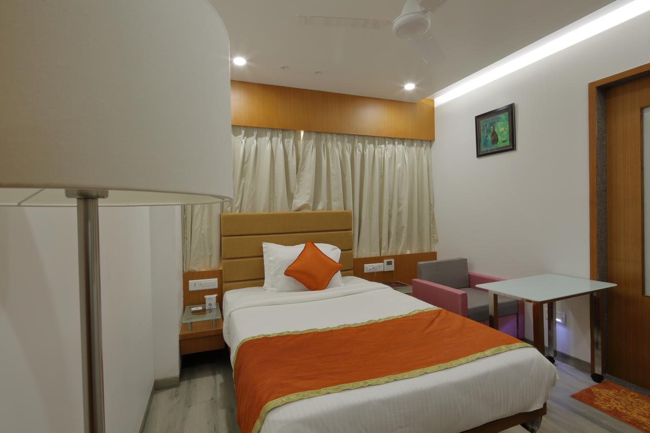 Hotel Pragati The Grand Ahmedabad Eksteriør billede