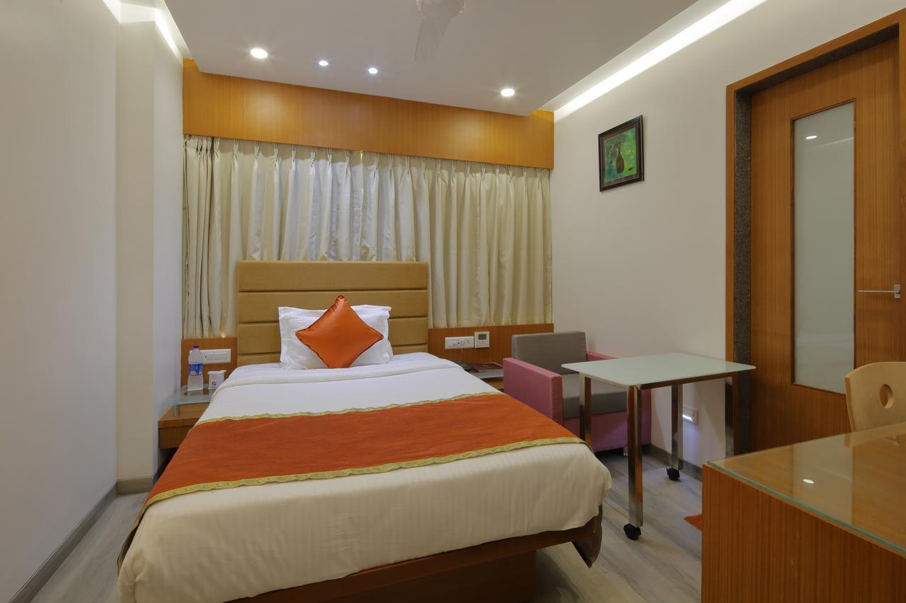 Hotel Pragati The Grand Ahmedabad Eksteriør billede