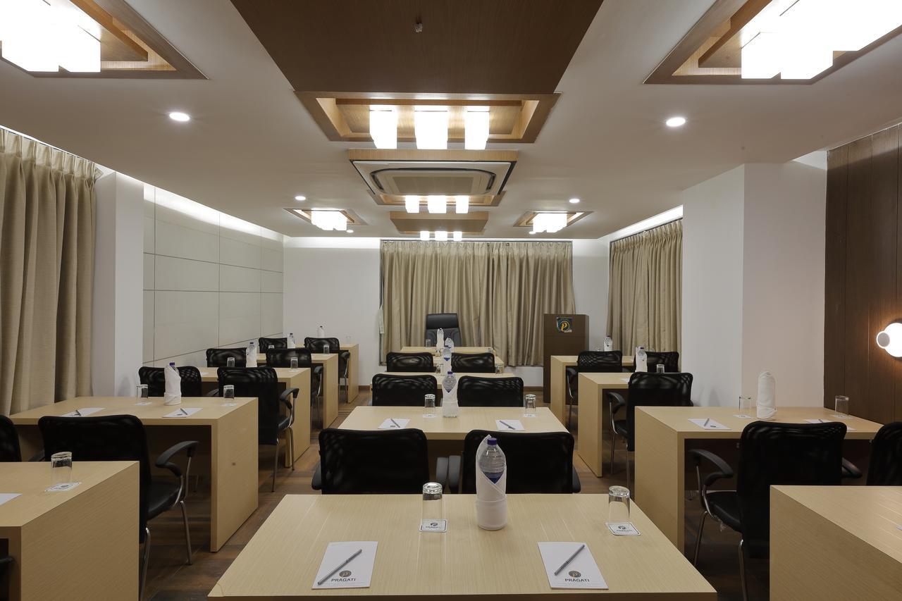 Hotel Pragati The Grand Ahmedabad Eksteriør billede