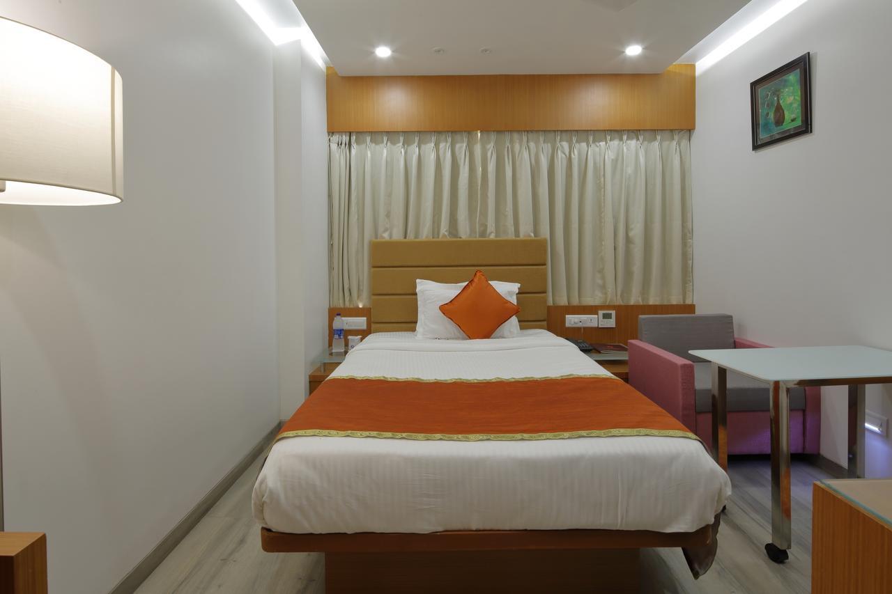 Hotel Pragati The Grand Ahmedabad Eksteriør billede