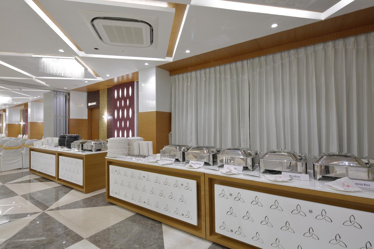 Hotel Pragati The Grand Ahmedabad Eksteriør billede