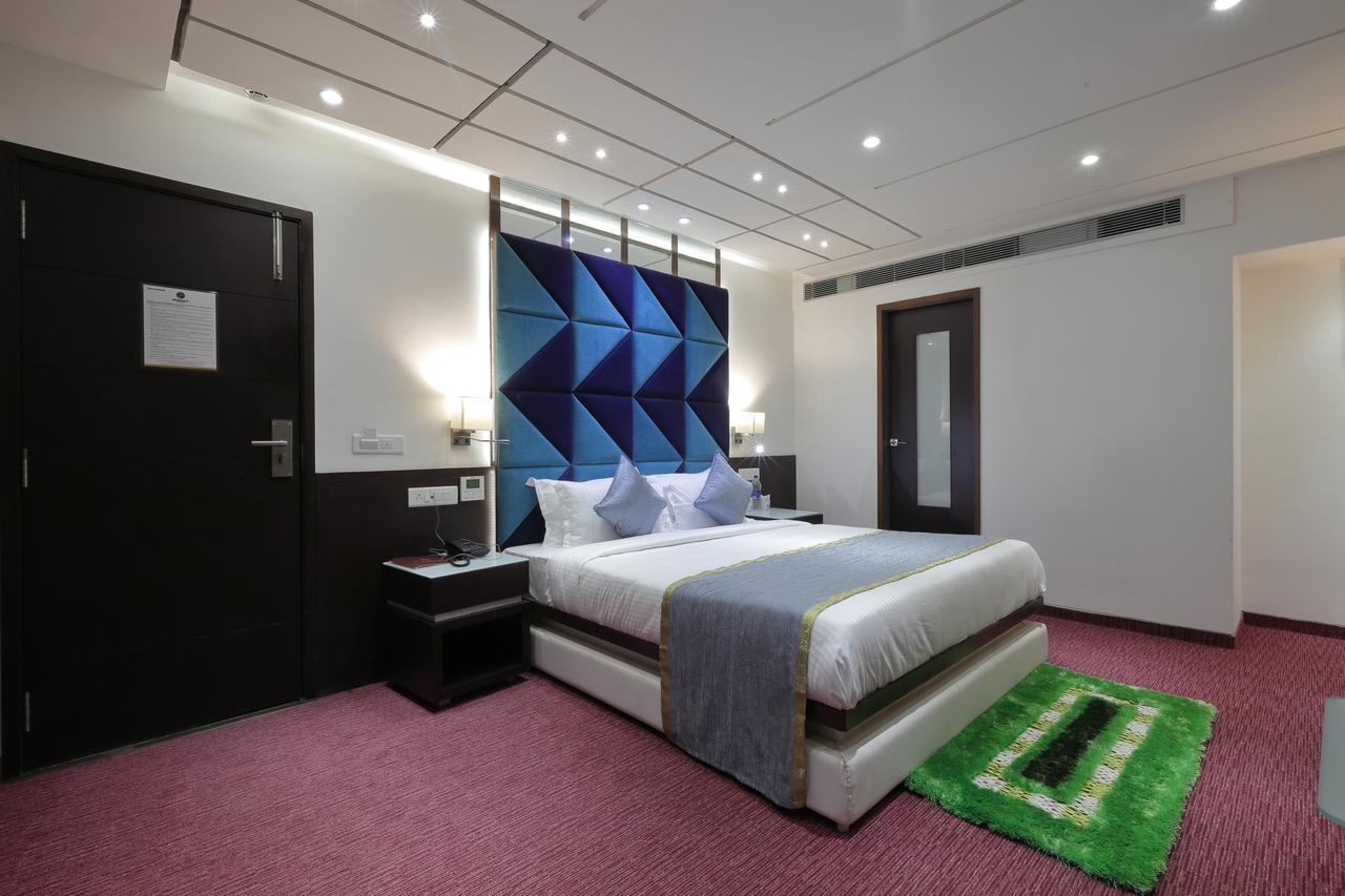 Hotel Pragati The Grand Ahmedabad Eksteriør billede