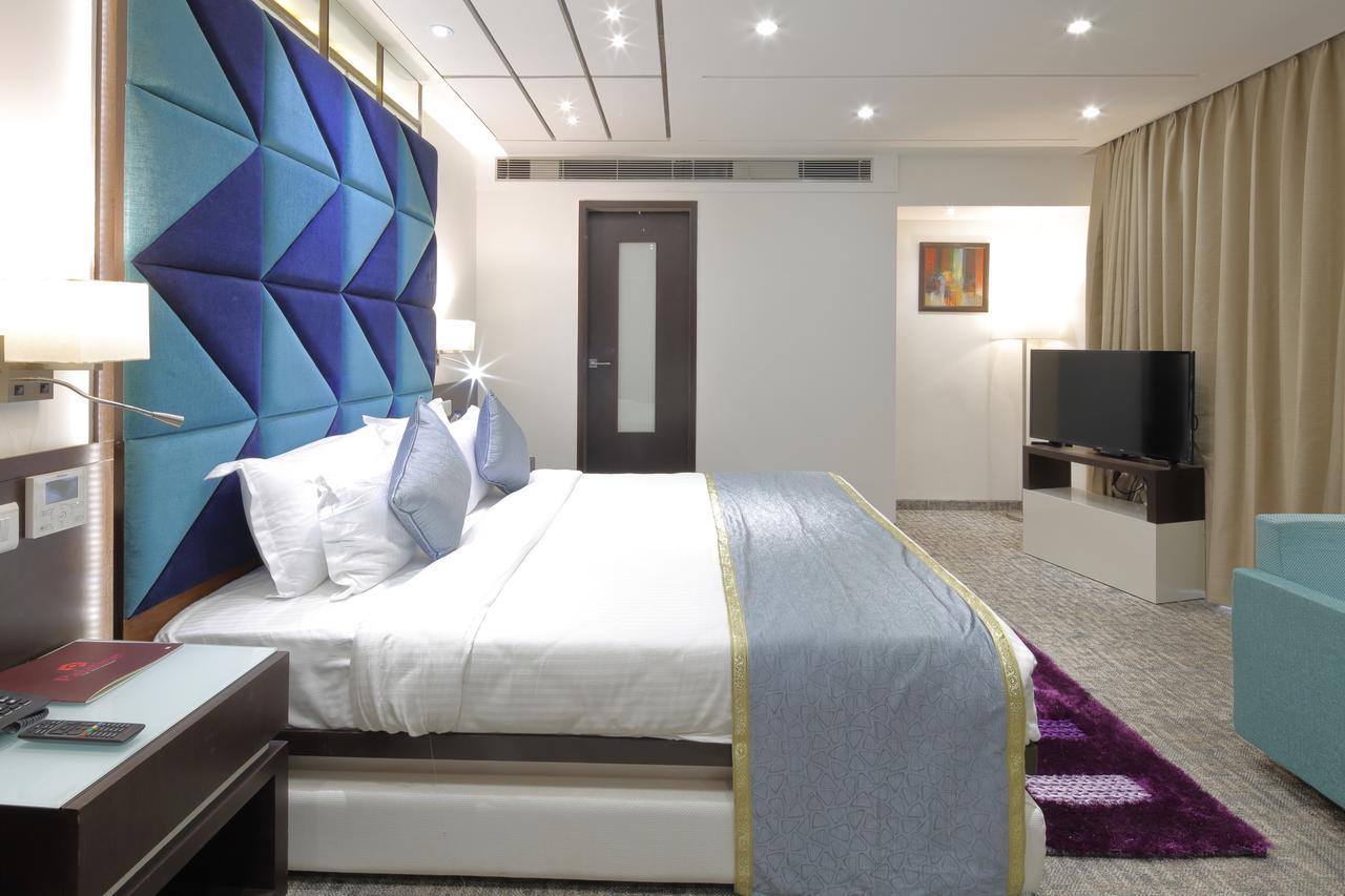 Hotel Pragati The Grand Ahmedabad Eksteriør billede
