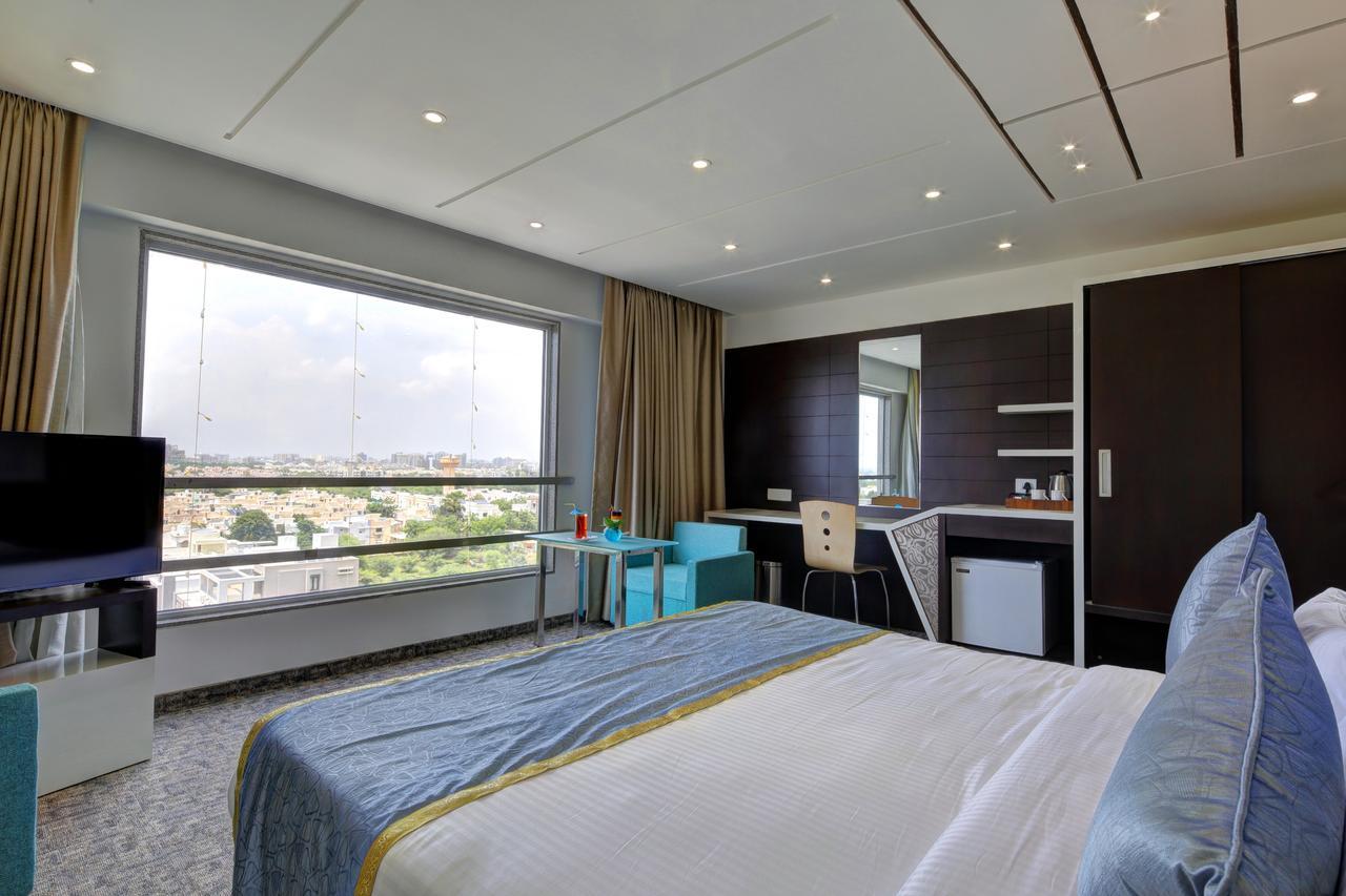 Hotel Pragati The Grand Ahmedabad Eksteriør billede