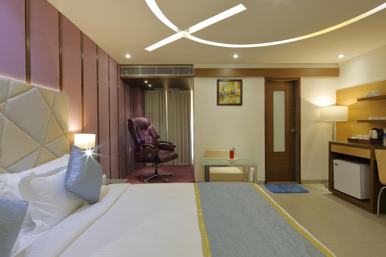 Hotel Pragati The Grand Ahmedabad Eksteriør billede